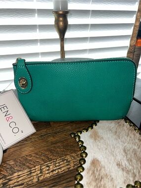 Jen & Co green vegan Leather Zip Wristlet/crossbody